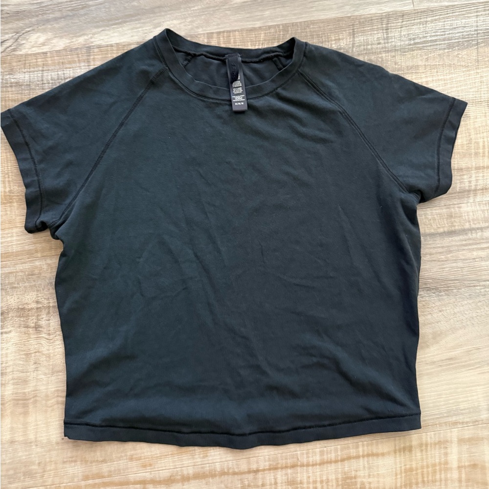 SKIMS Vintage Raglan Tee in Onyx